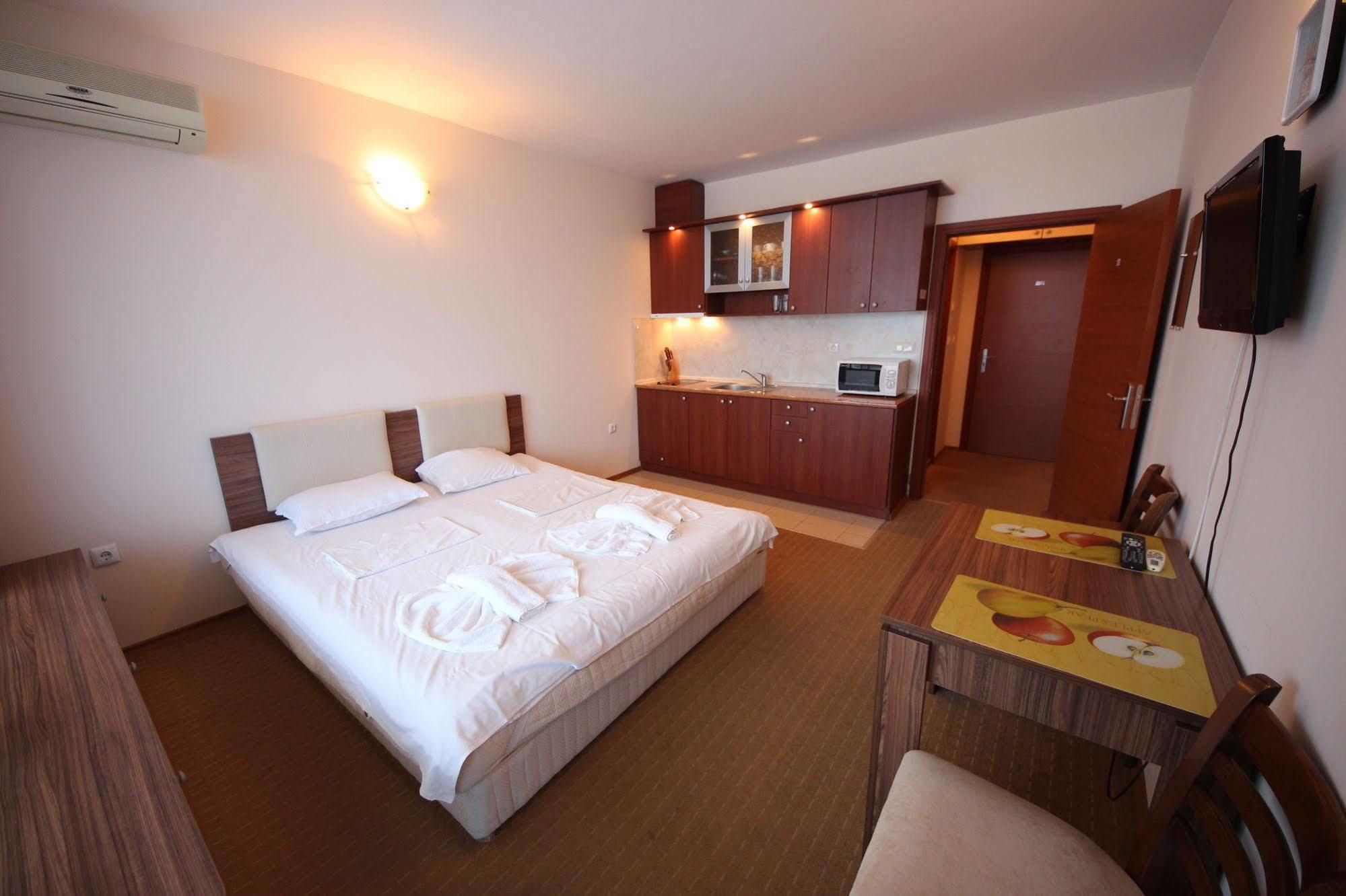 Menada Apartments In Солнечный берег Экстерьер фото